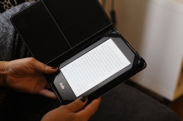 Caseable C21-TA univerzální pouzdro pro čtečky knih - motiv Triangles Artifact