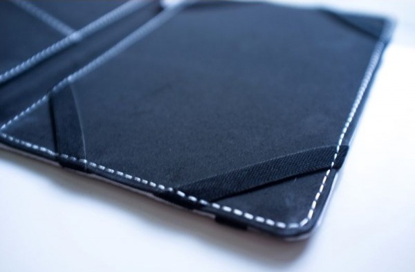 Caseable C12HW univerzální pouzdro pro čtečky knih - motiv Haunted Woman