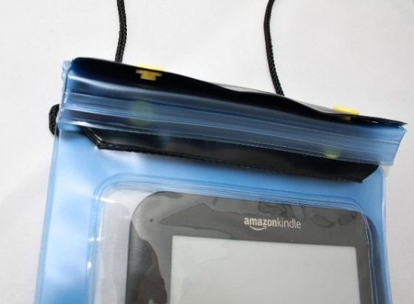Vodotěsné pouzdro pro čtečku/tablet/telefon - Atmoog CWat01 - univerzální vodotěsné pouzdro - průhledné, pro tablety a čtečky 5-7"