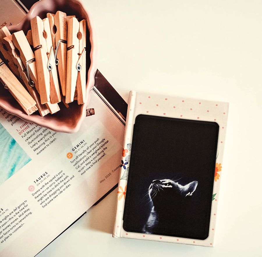 Pouzdro Durable Lock KPW-26 pro Amazon Kindle Paperwhite 5 (2021) - Black Cat