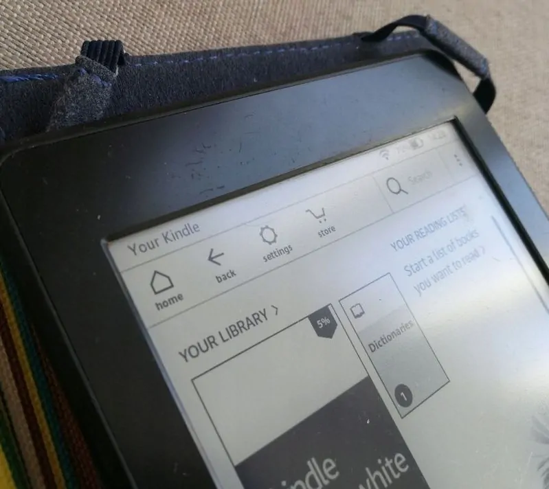 Pouzdro Lente Designs LD06 univerzální pouzdro pro čtečky knih - motiv Red Waterflow