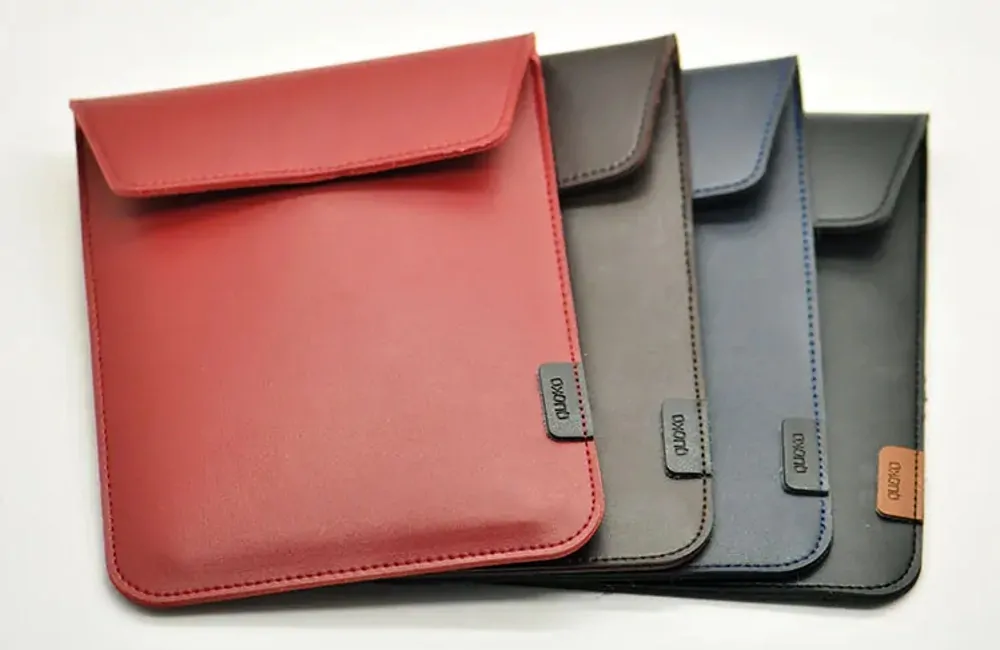 Quoko Q30-BR - Univerzální pouzdro na čtečky 6-7" - hnědé, magnetické zavírání