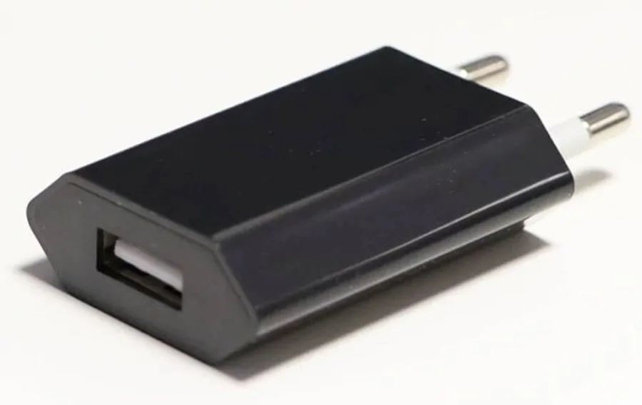USB síťový adaptér - AR-1000 - Univerzální nabíječka, 5V/1A - černý